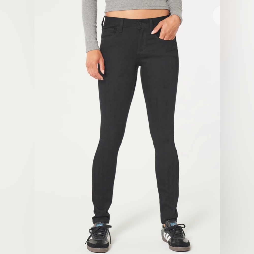 Hollister Low-Rise Black Super Skinny Jeans Size O-S